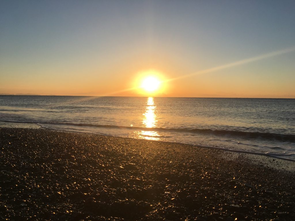 小田原の海より御幸の浜海水浴場の初日の出