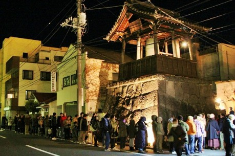 小田原城大手門鐘楼で除夜の鐘付き