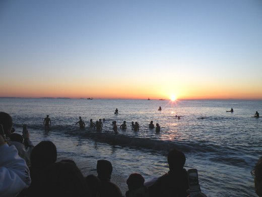 御幸の浜海水浴場の初日の出